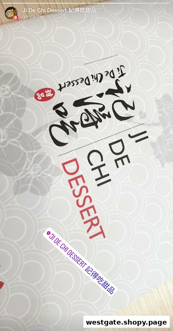 Close-up of the Ji De Chi Dessert logo and branding on a textured background.