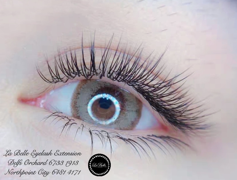 Close-up of an eye with extended eyelashes, showcasing La Belle's aesthetic services.