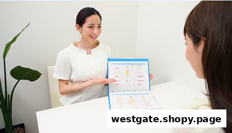 A Musee Platinum Tokyo staff member explains services to a client in a clean, bright consultation room.