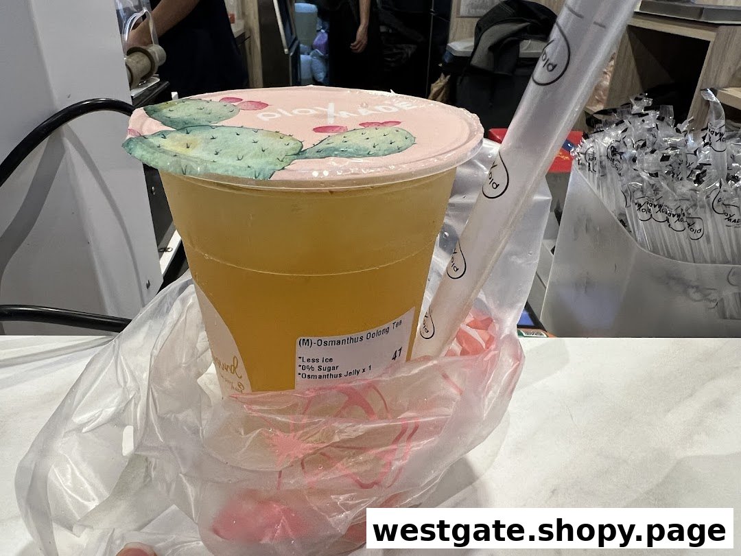 A customized PlayMade Osmanthus Oolong Tea with less ice, no sugar, and osmanthus jelly.