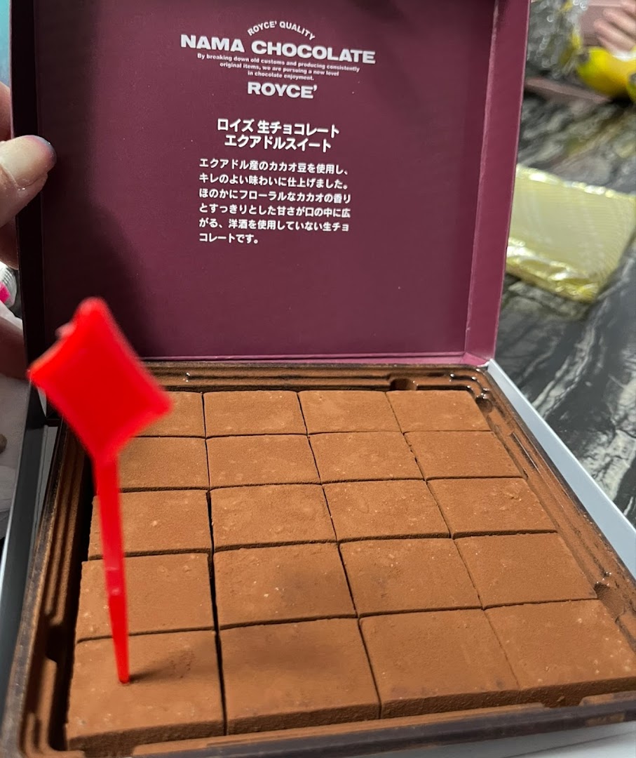 A box of Royce Nama Chocolate, Ecuador Sweet variety, with a red serving tool.