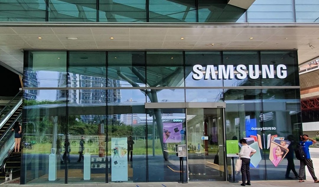 Samsung Experience Store image 5