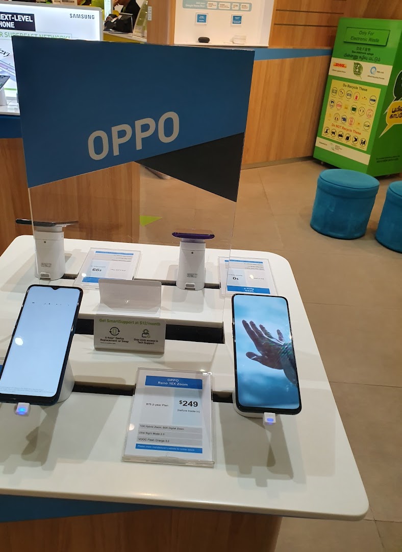 A display table inside StarHub Westgate showcasing OPPO smartphones and SmartSupport plans.
