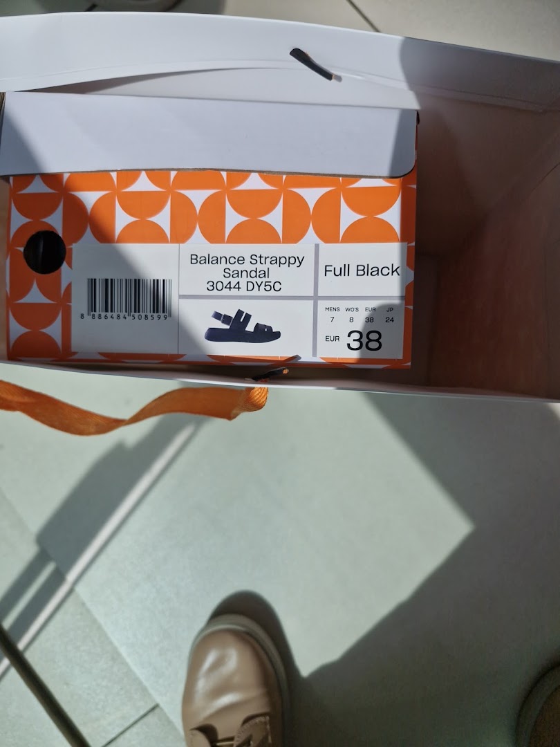 Close-up of a Sunnystep shoe box displaying the label for a 'Balance Strappy Sandal' in size EUR 38.