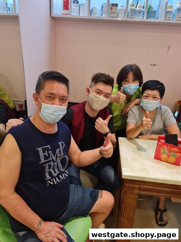 Four masked individuals, likely staff and customers, giving thumbs up inside Syoujin 匠人.