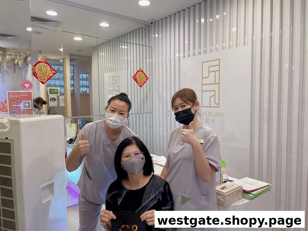 Two Syoujin staff members and a customer smiling and giving thumbs up inside the shop.