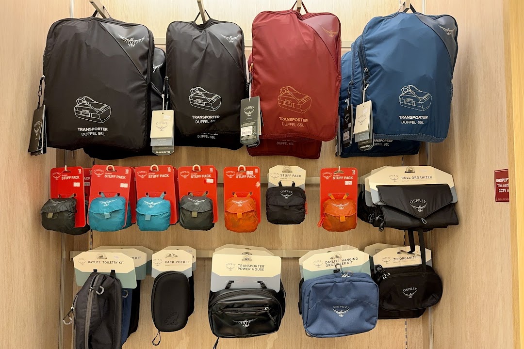 Display of Osprey travel bags, duffels, and organizing accessories.